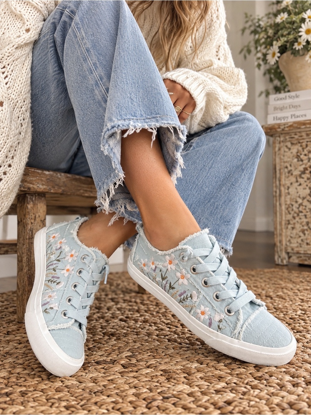 Blowfish Malibu Light Denkm Blue Floral Embroidered Sneakers Size 7.5